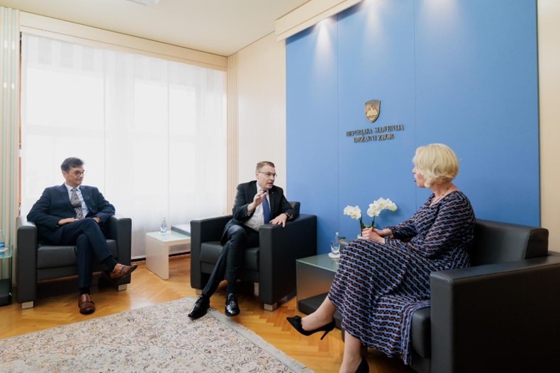 L to R: Human Rights Ombudsman of the Republic of Slovenia, Peter Svetina; IOI President, Chris Field PSM; President of the National Assembly of the Republic of Slovenia, Urška Klakočar Zupančič.